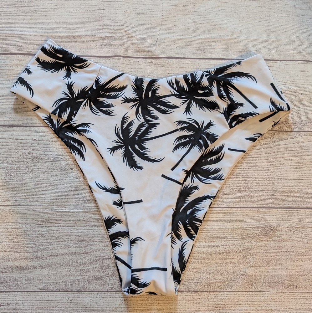 Cheeky Women's High Waisted Bikini Bottoms. Size Large - Picture 1 of 4